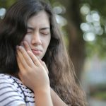 Co może powodować ból zęba i jak złagodzić dolegliwości?