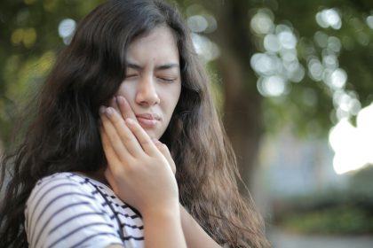 Co może powodować ból zęba i jak złagodzić dolegliwości?